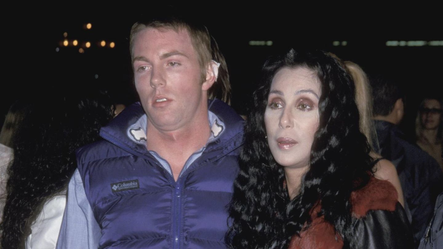 Cher: Cherin sin Elijah bori se za svoj život nakon novog predoziranja