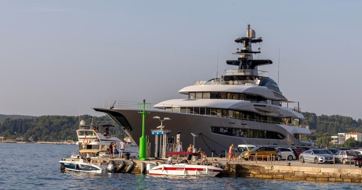 U Rovinj uplovila luksuzna jahta čiji tjedni najam košta više od 1.3 milijuna eura
