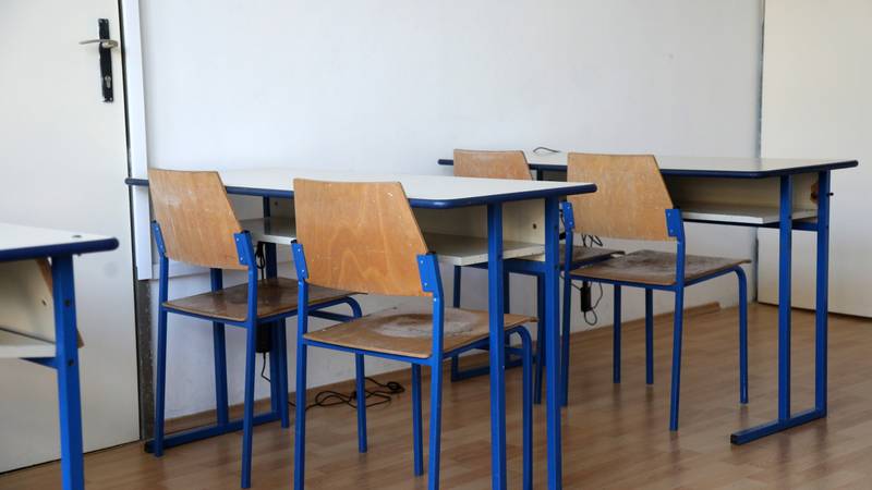 Nastavnik u školi dirao učenice: Na teret mu stavljaju samo prekršaj, roditelji ogorčeni
