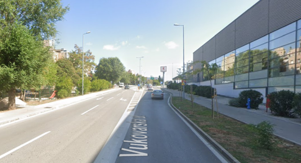 Pucao u autu na parkiralištu trgovačkog centra u Šibeniku