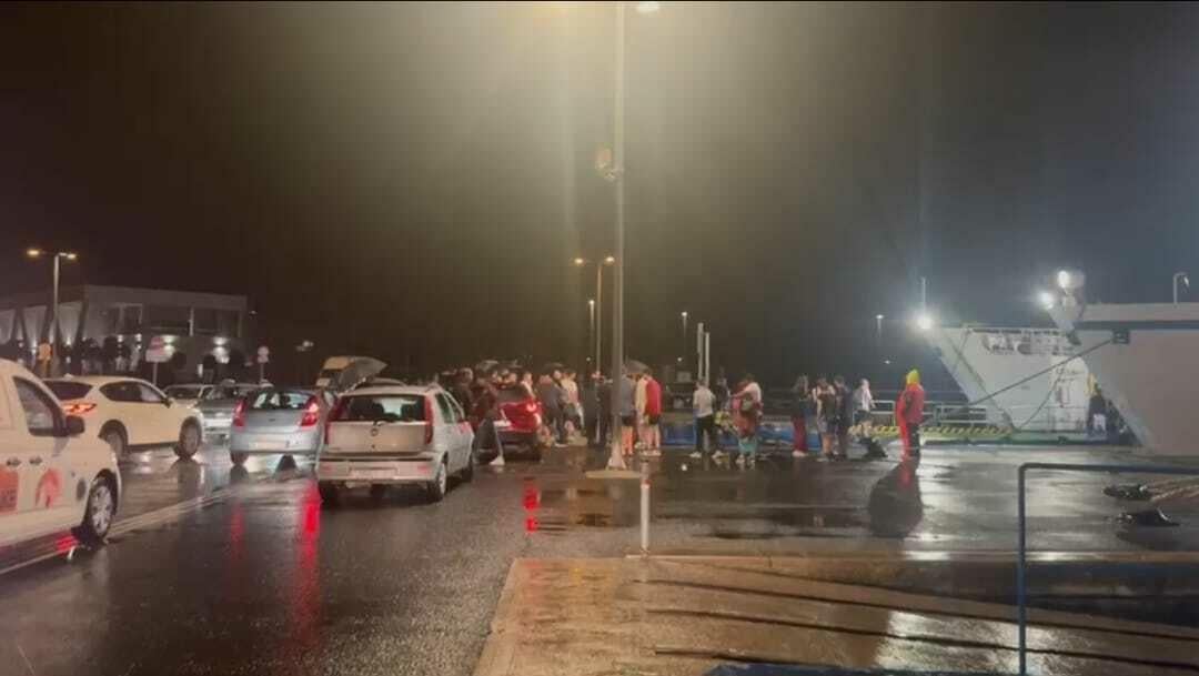 Trajekt “Jadran”, koji je nakon havarije katamarana “Melita” preuzeo sve putnike, sigurno pristao u luku Gaženica