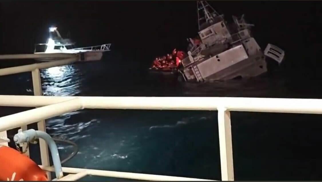 VIDEO Kod Zadra tonuo brod Melita, spašavali desetke putnika. Pogledajte dramatične snimke