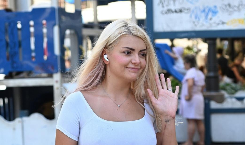 Ella Dvornik ponovno podigla prašinu na društvenim mrežama: pozirala u toplesu, pa objasnila…