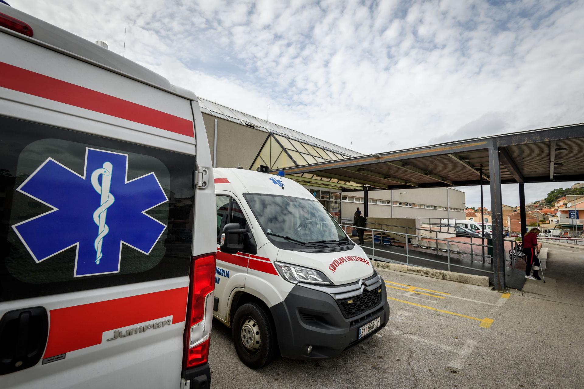 Žena (61) pala s električnog bicikla kod trgovačkog centra, završila je u šibenskoj bolnici