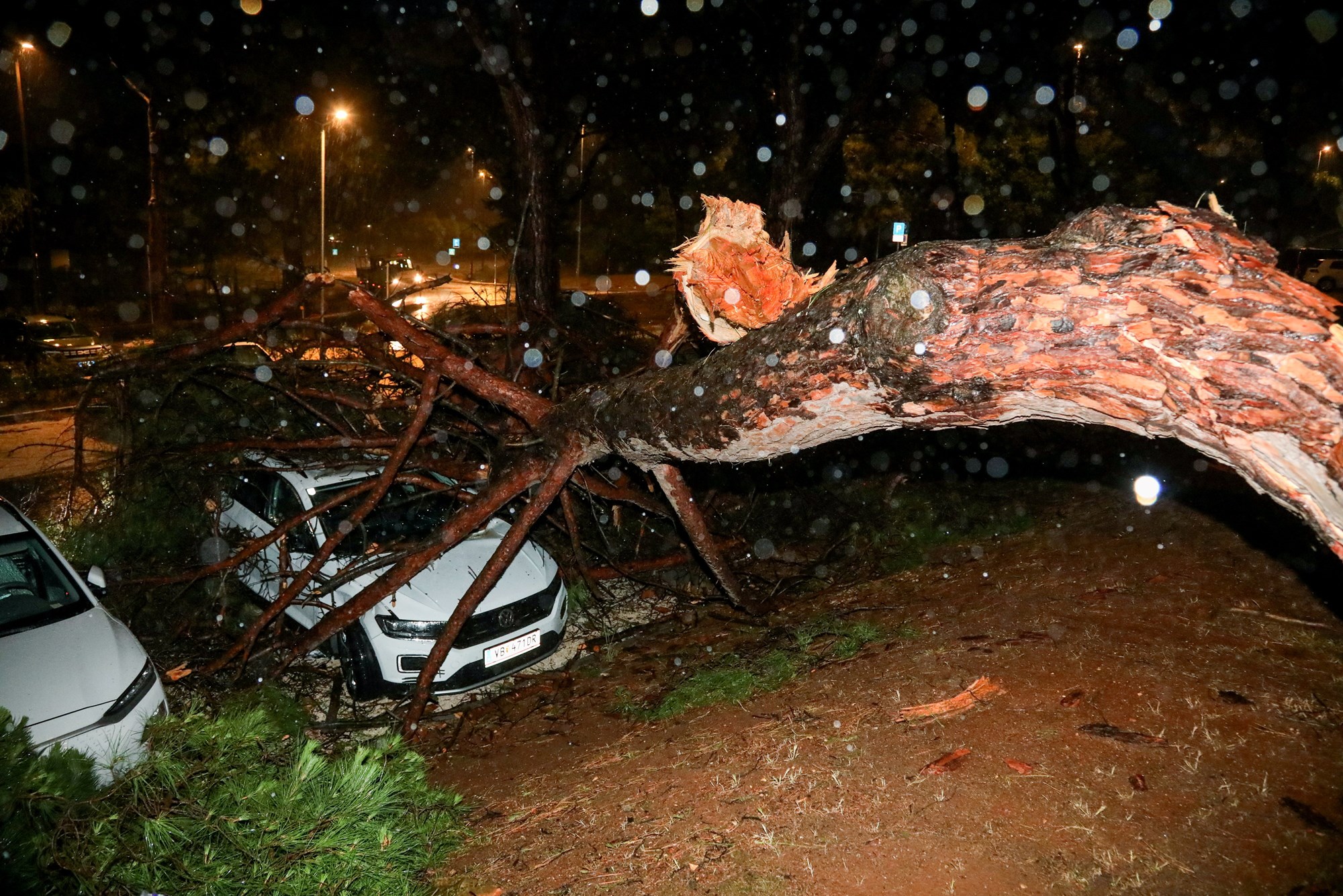 FOTO Pogledajte što je nevrijeme sinoć napravilo u Rovinju i Puli