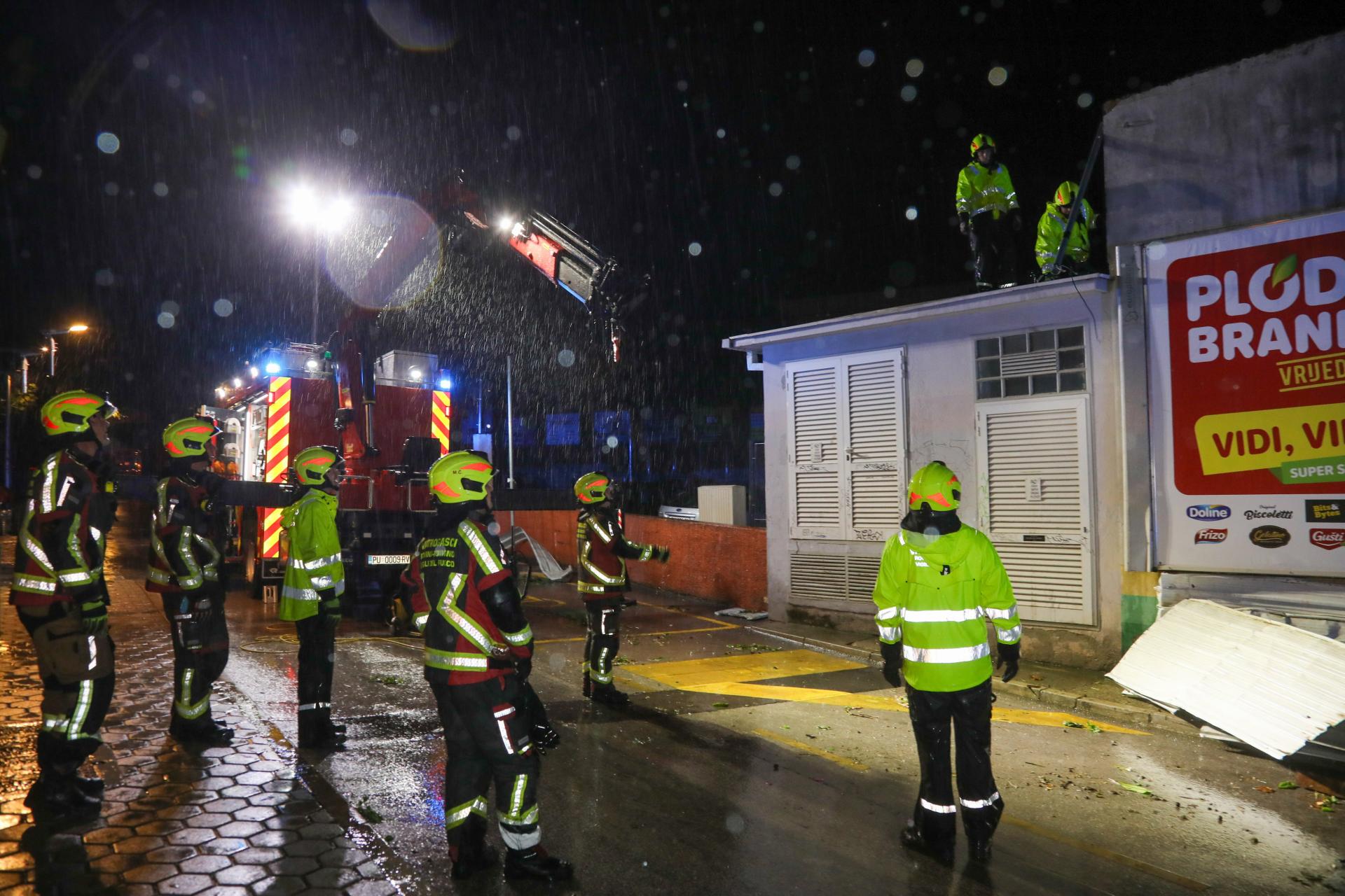 Strašne posljedice nevremena u Istri; troje ljudi teško ozlijeđeno, jedna osoba u životnoj opasnosti; štete su goleme