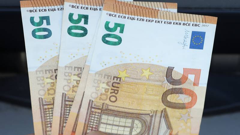 Regres stiže za 85.000 zaposlenih u obrazovanju: Na račune sjeda po 300 eura!