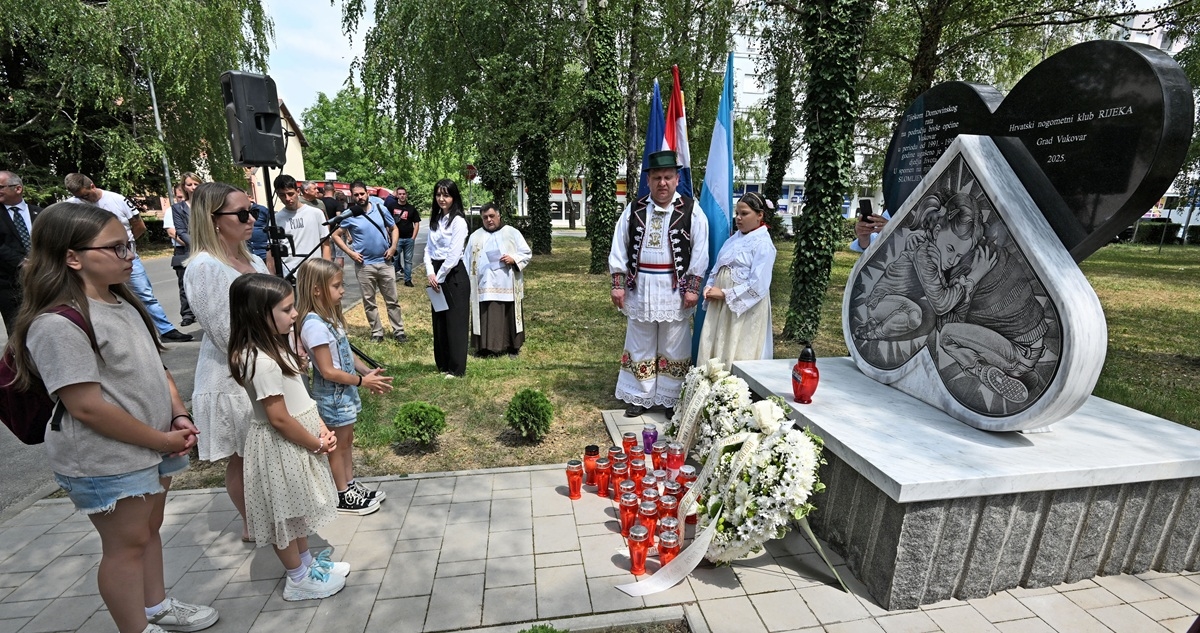 U Borovom naselju otkriveno spomen obilježje za djecu ubijenu u Vukovaru i okolici
