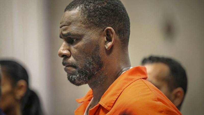 R. Kelly završio u bolnici zbog predoziranja lijekovima, njegov odvjetnik tvrdi: ‘Otrovali su ga’