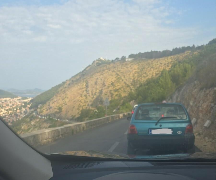 Prometna nesreća na magistrali iznad Grada, promet prekinut, stvorile se velike kolone