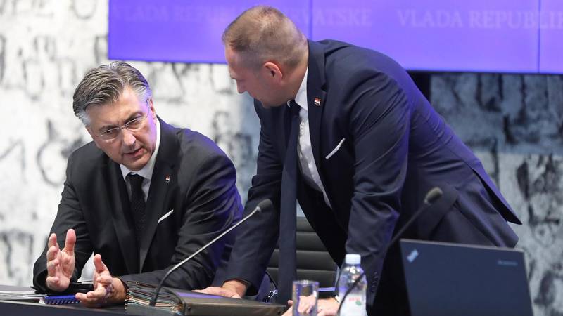 Vlada zabranila arome u svim proizvodima za pušenje i njihovu prodaju djeci ispod 18!