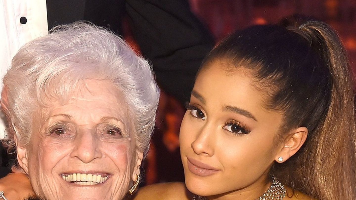 Ariana Grande: Zbogom se oprostila od svoje bake