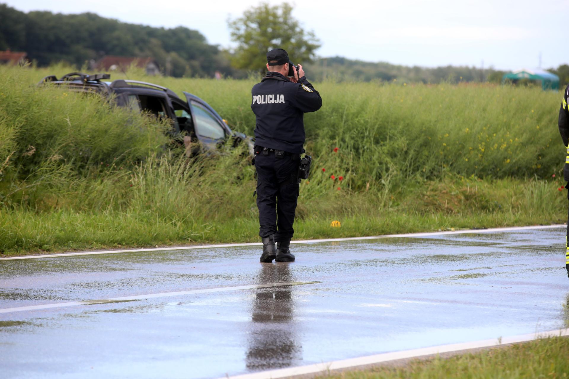 U teškoj prometnoj nesreći smrtno stradala muška osoba, policija provodi očevid