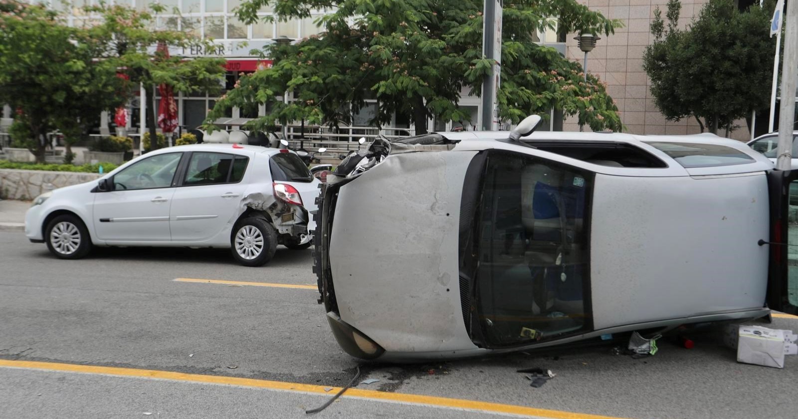 FOTO Prometna u Splitu, jedan auto se prevrnuo