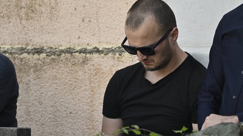 U Zagrebu pokopali ubijenu Andreu K., na sprovod došao i bivši suprug, stajao je sa strane