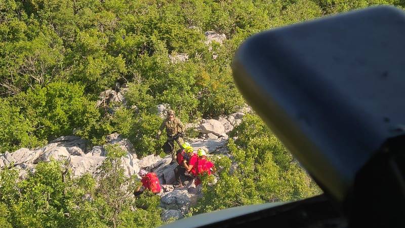 VIDEO Velika akcija na Biokovu: Helikopterom spasili promrzlu ženu, noć provela na otvorenom