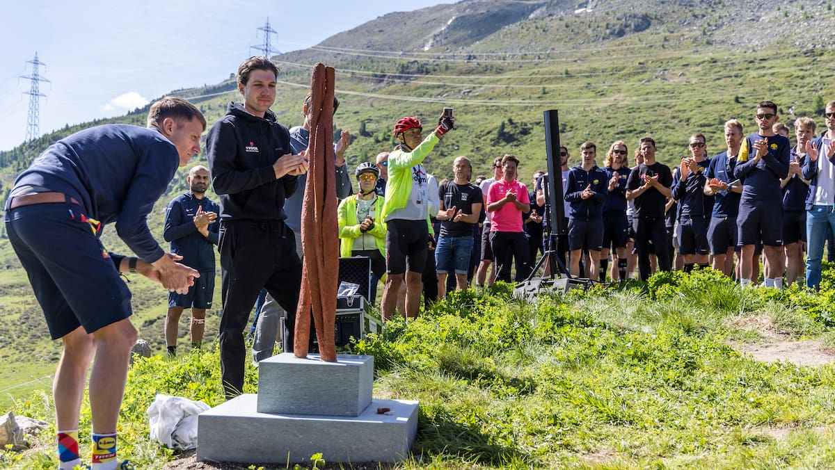 Rad-Ace Hirschi (26) otkriva skulpturu za svog prijatelja Mädera († 26): “Gino mi je obogatio život”