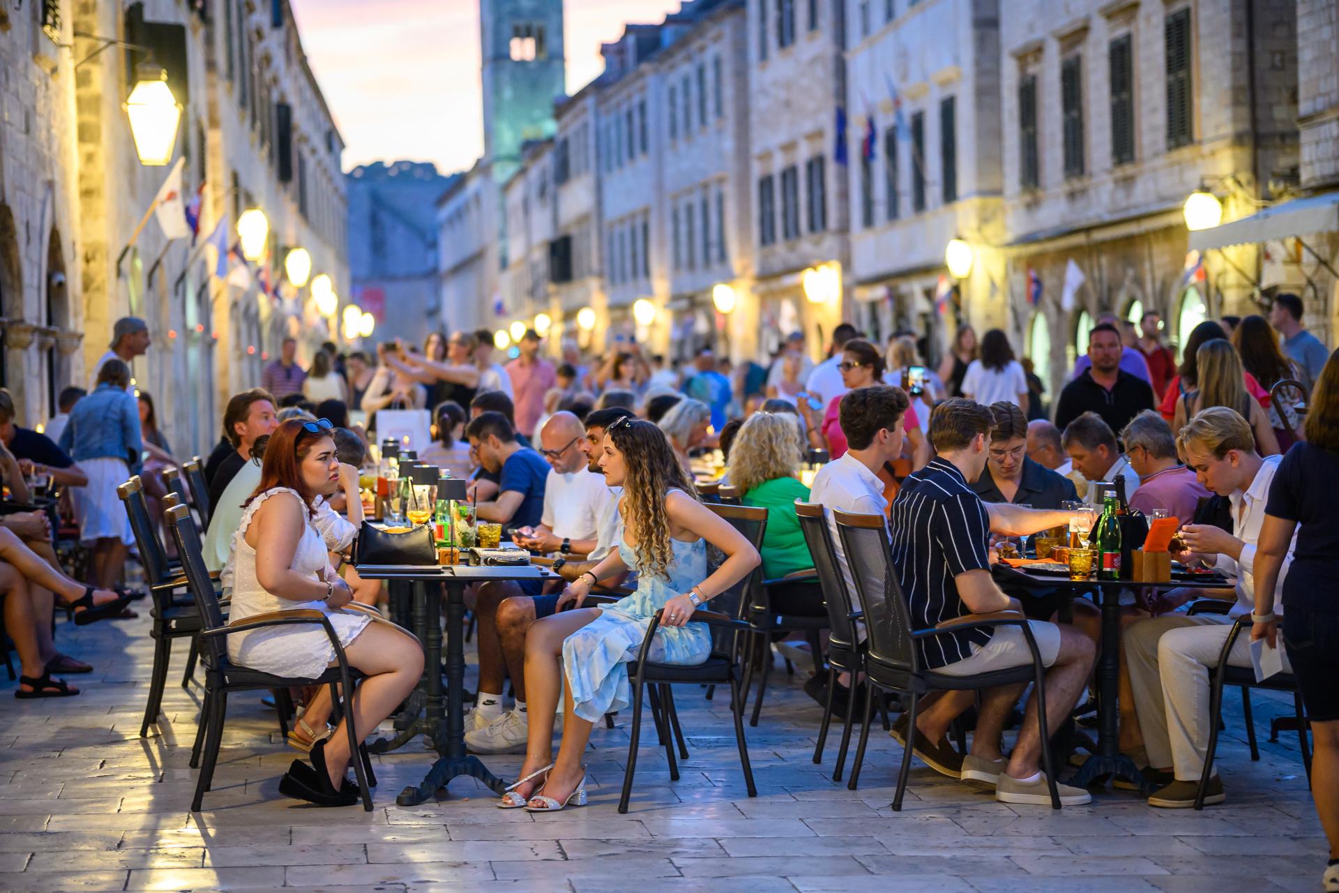 Večer kao stvorena za šetnju i uživanje. Pogledajte ugođaj iz povijesne jezgre