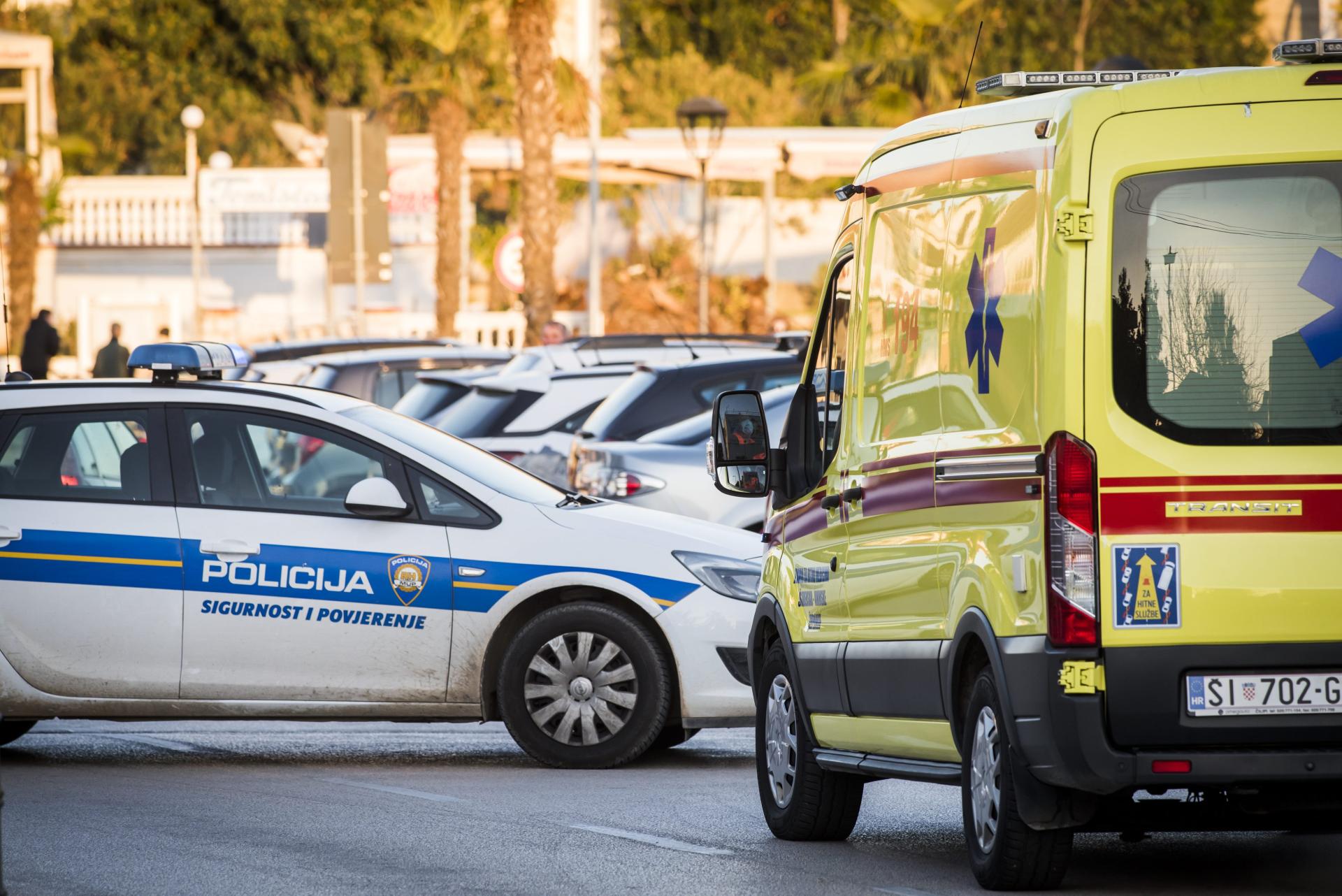 Vodice: 73-godišnjak drvenim štapom izudarao 61-godišnjaka i nanio mu teške tjelesne ozljede