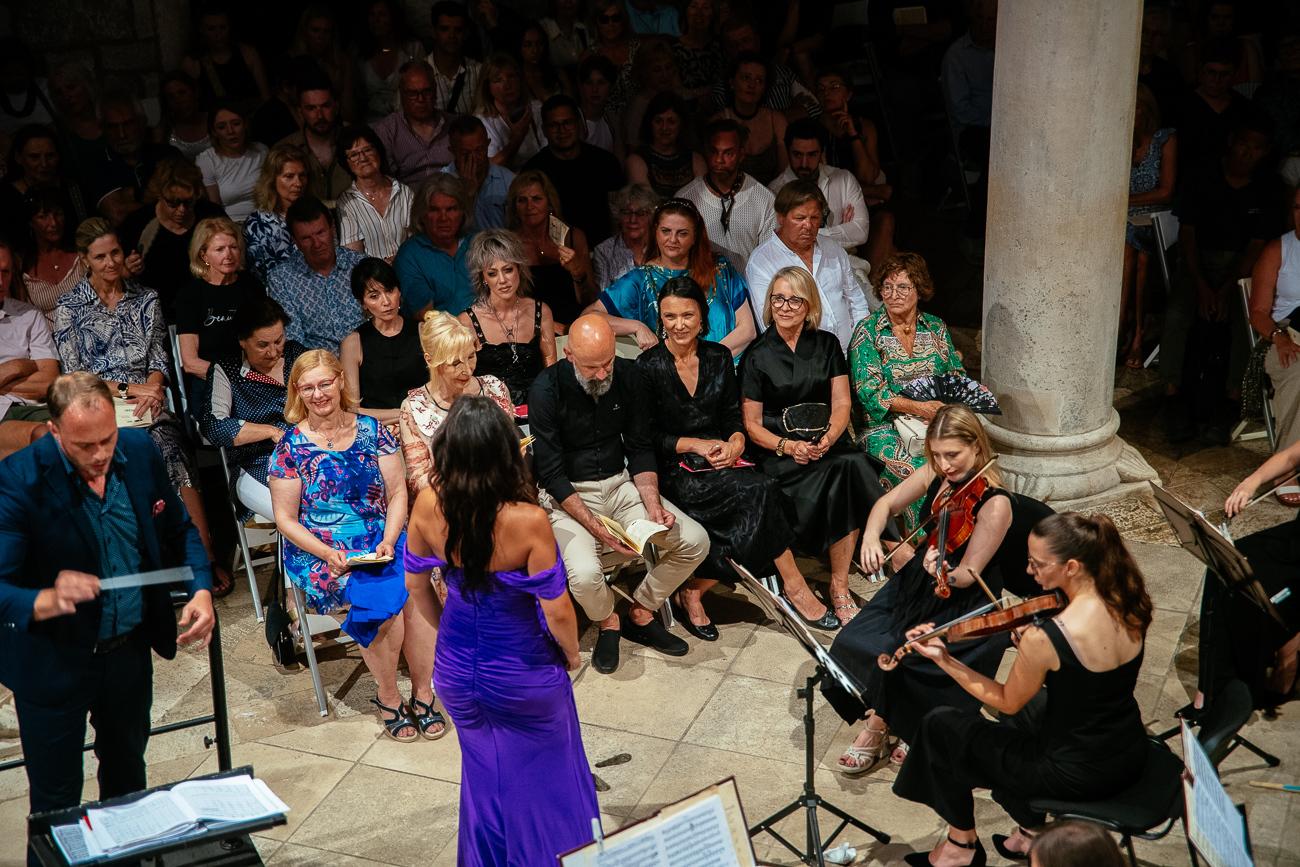 Obljetničarski koncert: Tenor Francisco Araiza i sopranistica Marija Vidović sa simfoničarima razgalili publiku