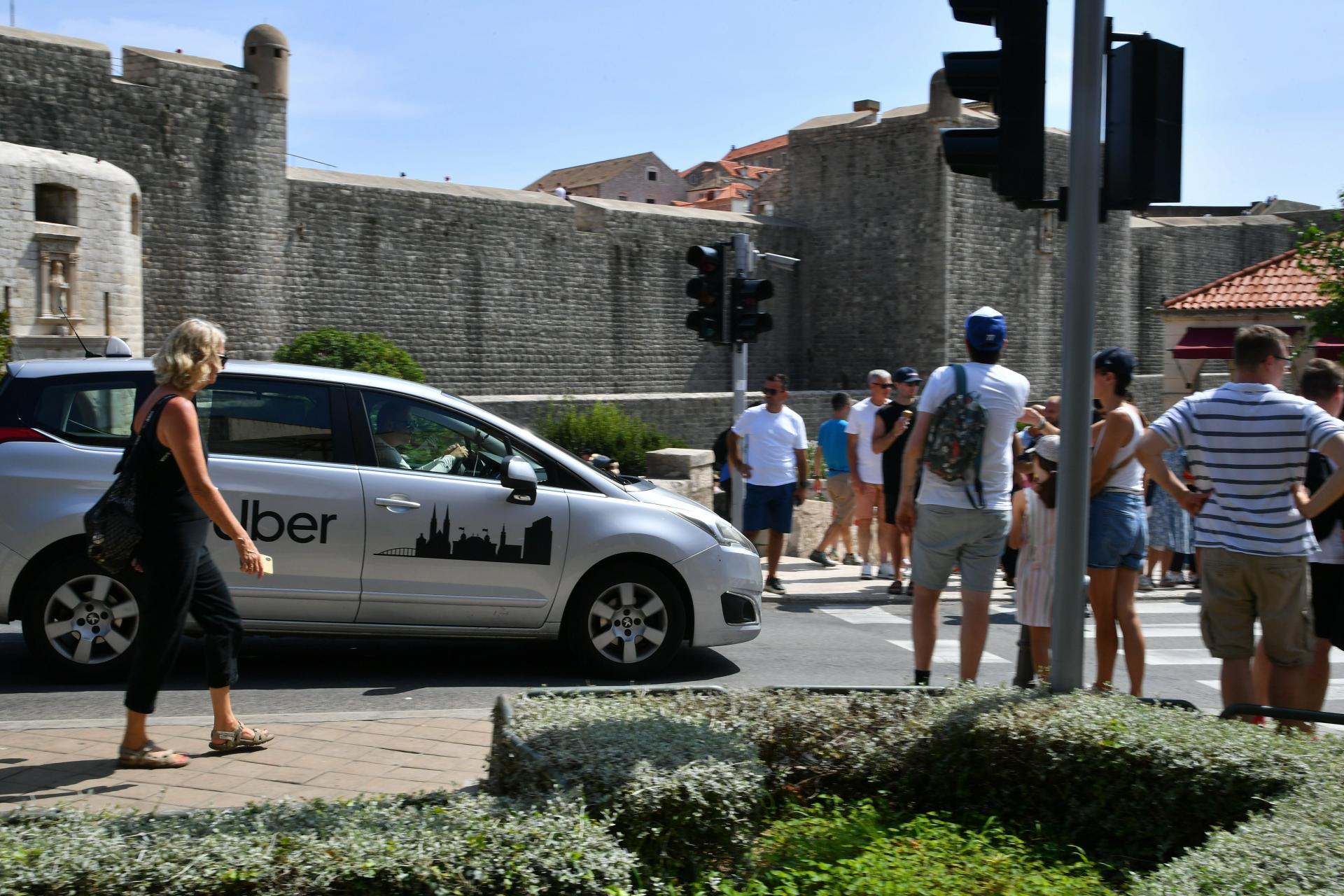 Uber još uvijek šalje sve vozače u dubrovačku Zonu: savjesni ostave goste na Ilijinoj glavici i naplate manje, a drugi..