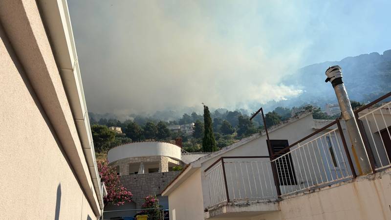 FOTO ‘Vatra nam je blizu kuća, ljudi bježe, ali ne mogu daleko. Gori s obje strane magistrale!’