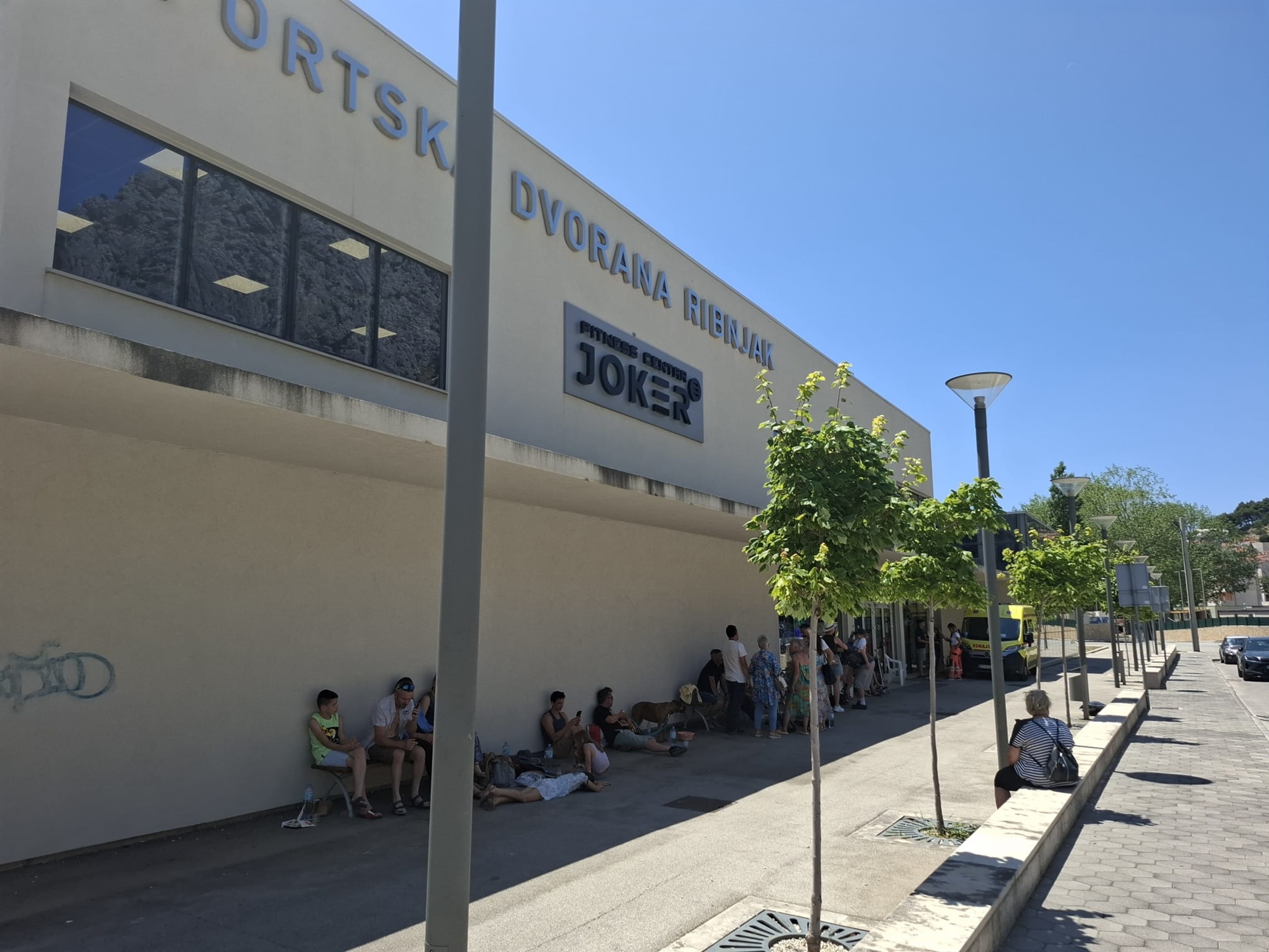 Poljski turisti žene i djecu poslali u prihvatilište, a oni ostali gasiti požar