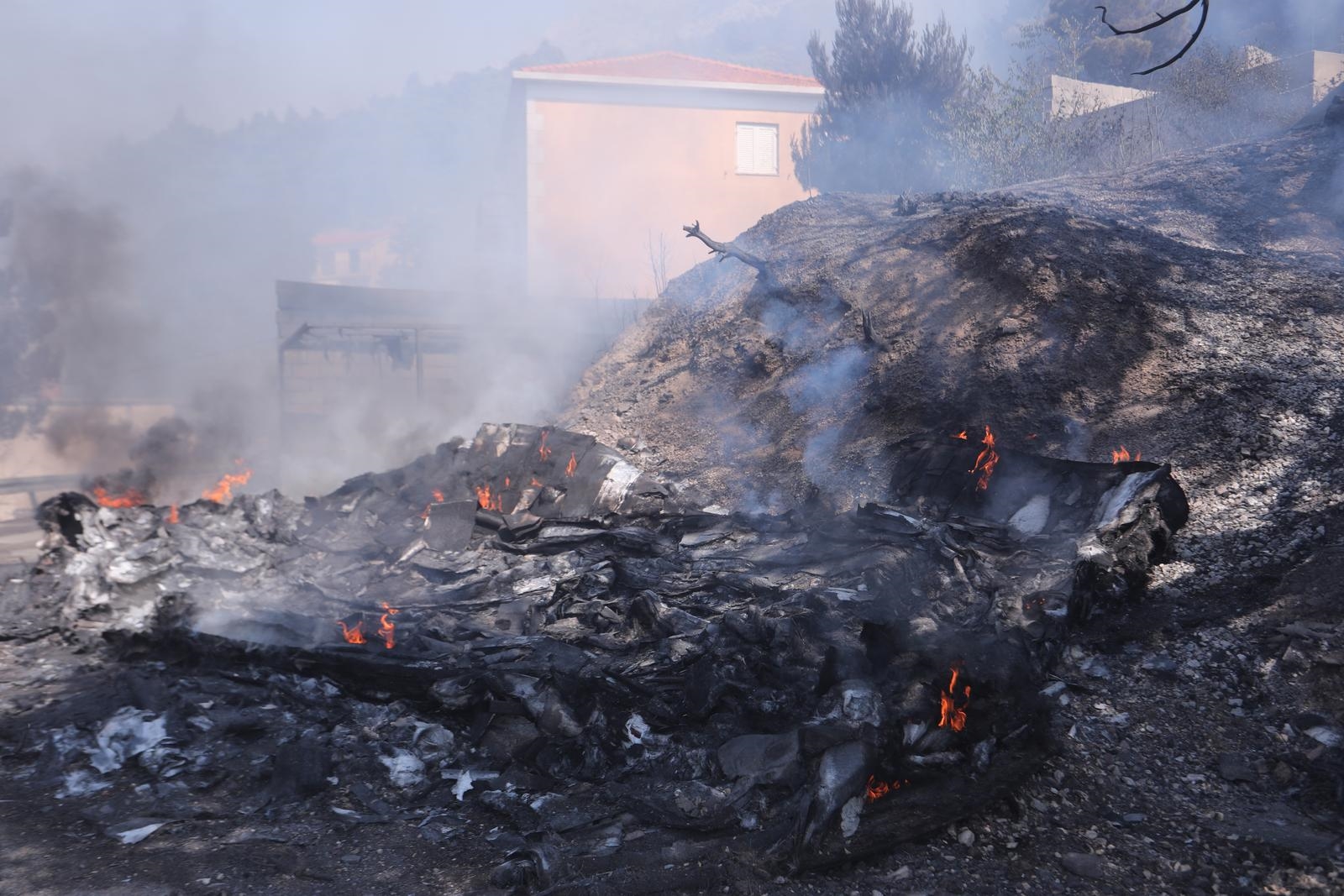 Širi se slika snopa šibica. Navodno je nađen na požarištu kod Omiša