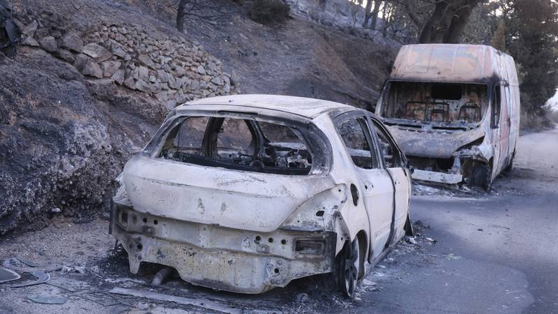 Vatrogasci dežurali cijelu noć na požarištu: ‘Diže se pepeo, ali nema vatre. Zasad je sve ok’