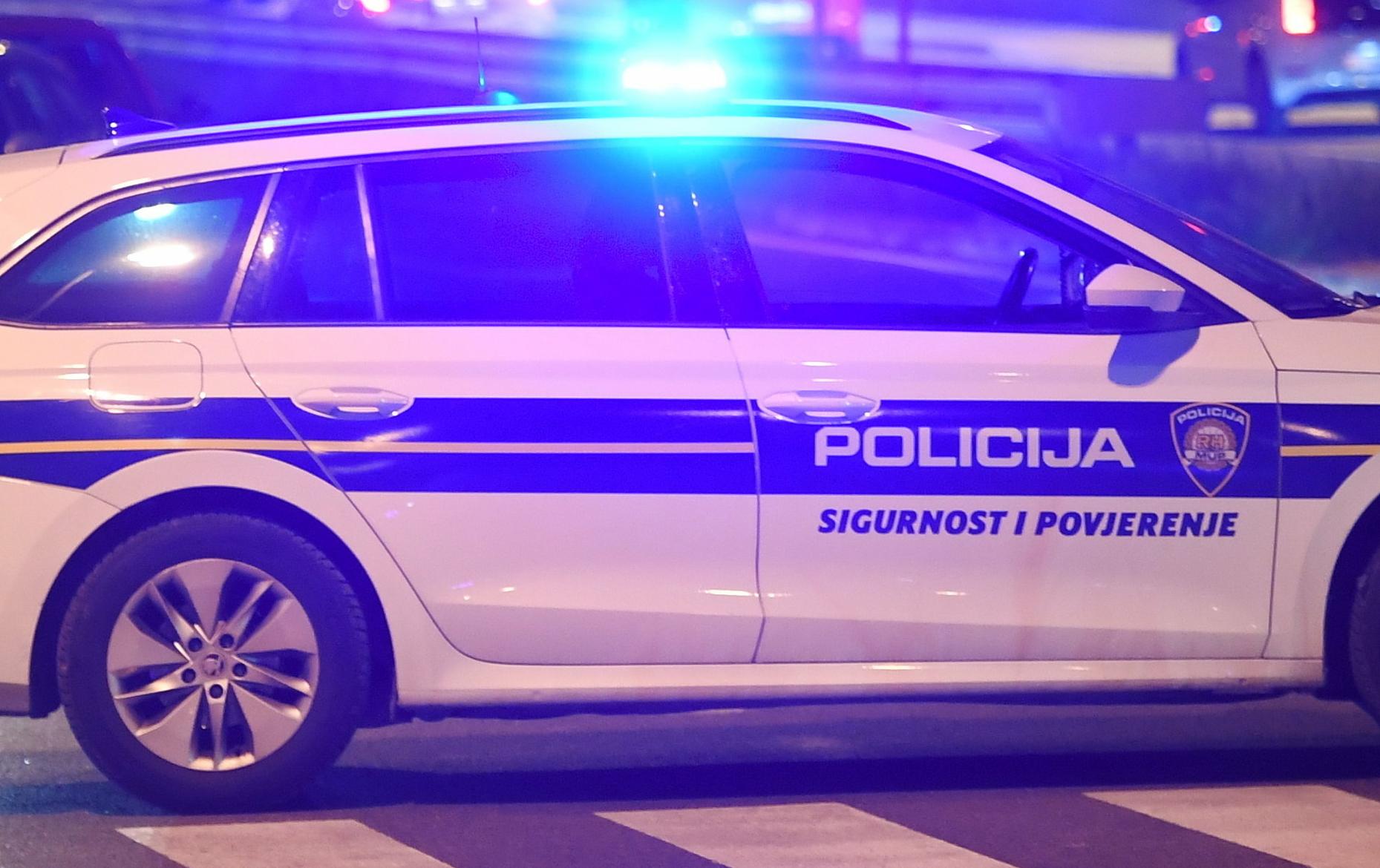 Policija uhvatila vozača koji je upravljao automobilom bez vozačke dozvole i s 1,82 promila u krvi