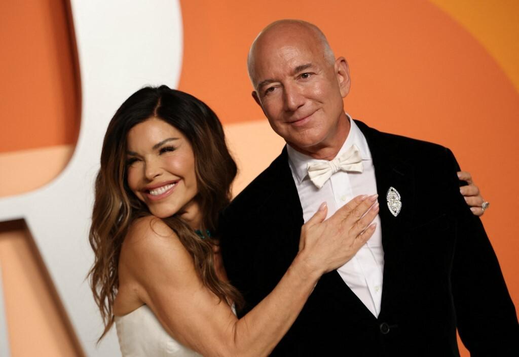 Procurile razuzdane fotografije: vidite mladence, Lauren Sanchez i Jeff Bezos kod Cresa priredili pjena-party na jahti