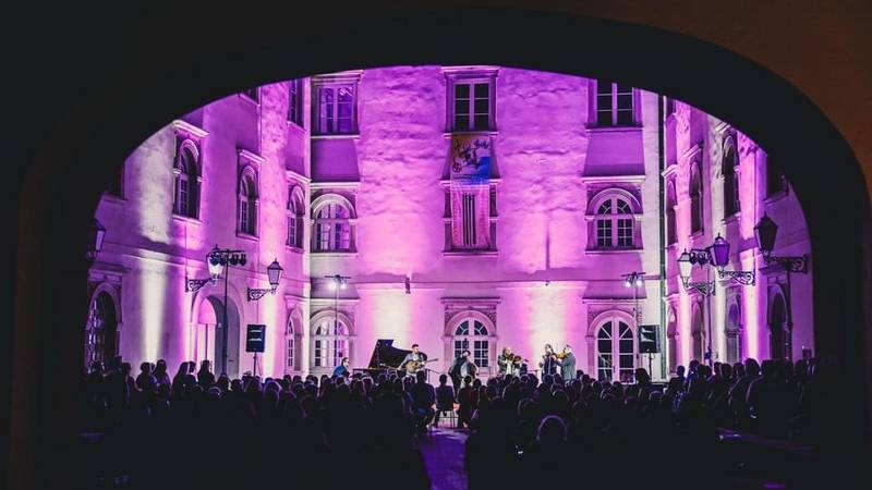 44. izdanje festivala ‘Večeri na Griču’ donosi pet koncerata…