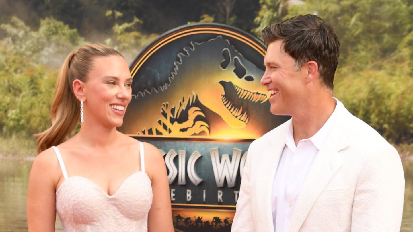 Par pogleda: Scarlett Johansson i Colin Jost stavili su sve na (u boji) karticu