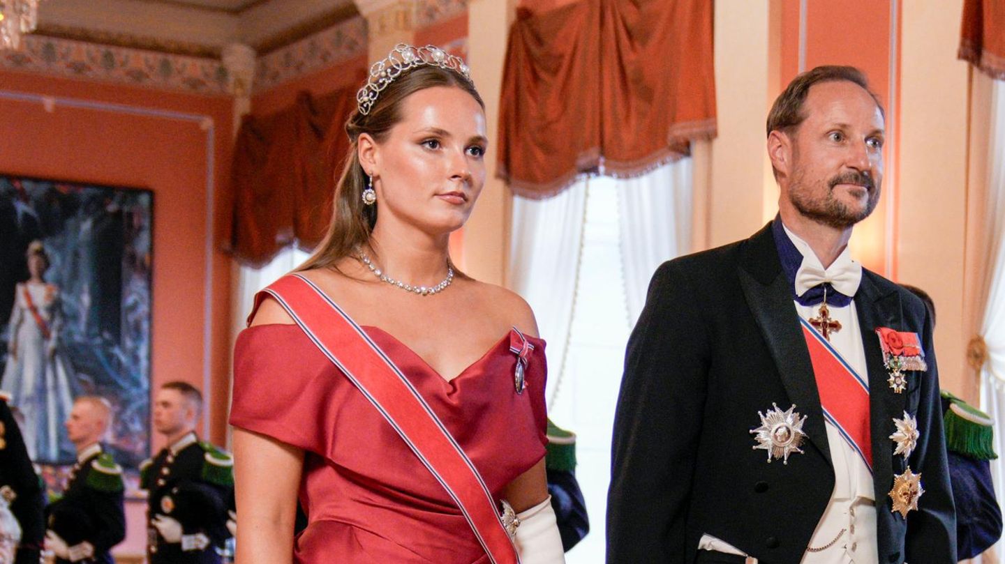 Ingrid Alexandra, Brigitte Macron + CO.: U Galadinneru u Norveškoj, čak i najveći u zemlji stoji iza nje