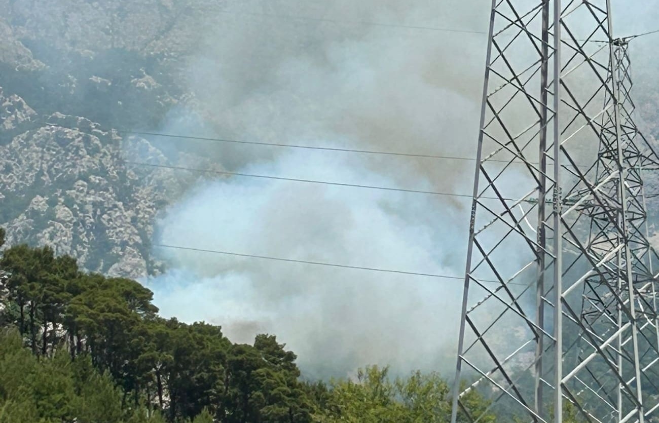 VIDEO Novi požar kod Makarske, vatrogasci i dva kanadera ga stavili pod kontrolu