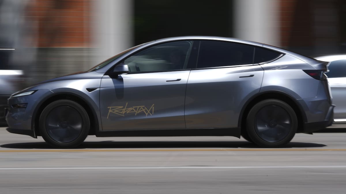 Samo dva dana nakon početka, Elon Musk ima puno problema na vratu: Tesla RoboTaxis završava u nadolazećem prometu