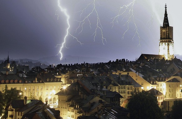 Morate li još uvijek povući sve utikače tijekom grmljavinske oluje?