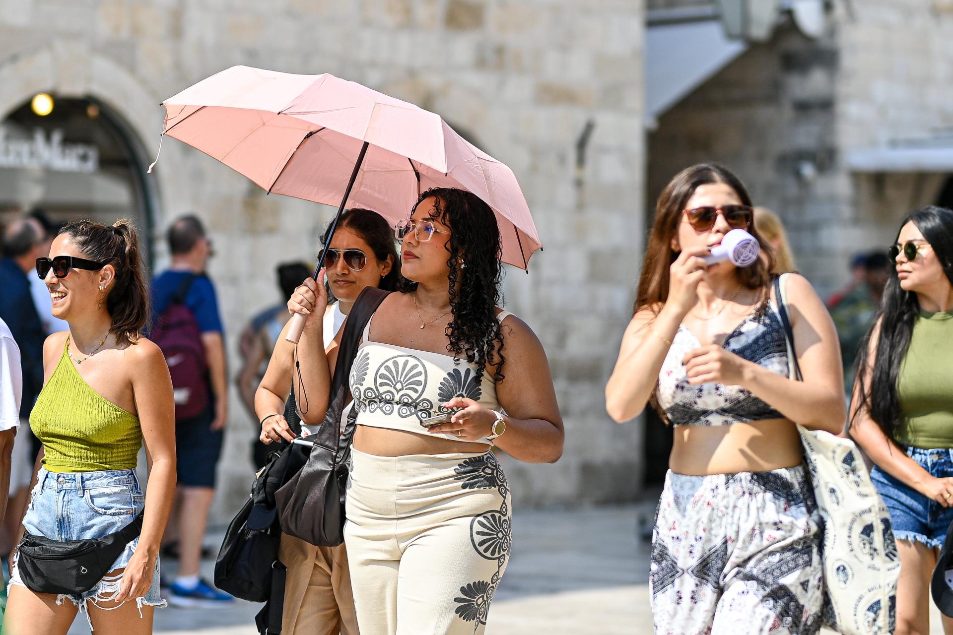 Zapljusnuo nas je toplinski val: budite na oprezu, držite se hlada…