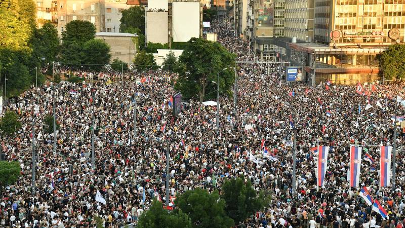 FOTO Ovako je izgledao iz zraka prosvjed u Srbiji: Tisuće na ulici, topovski udari, suzavci…