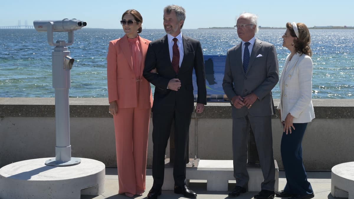 Öresund Bridge: Carl Gustaf i Silvia slave s Frederikom i Marijom