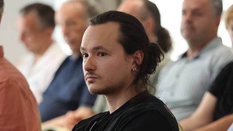 Možete li pogoditi čiji je ovo sin? Slika je i prilika svog oca pjevača, a i sam je glazbenik
