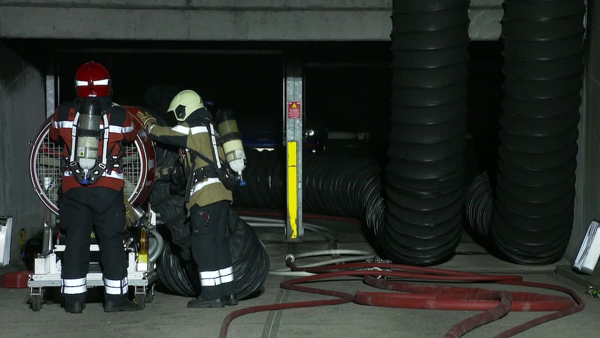 Marka u Möhlin AG: Videozapisi prikazuju vatrogasnu brigadu u podzemnom parkiralištu