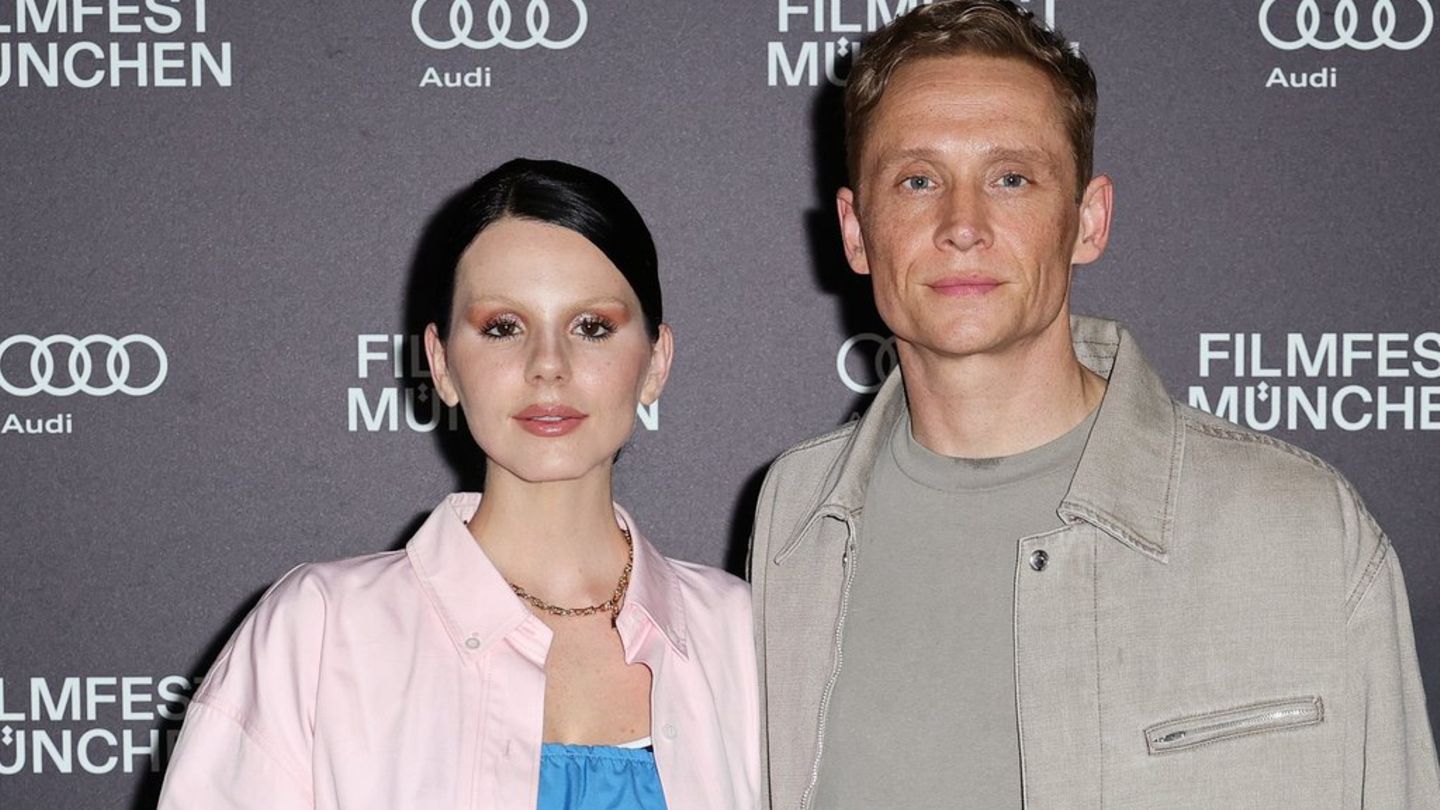 Matthias Schweighöfer i Ruby O. Naknada: Pärchenkreffung na premijeri “cigla”