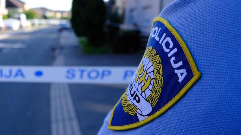 Užas u Splitu:  Žena (23) bacila svog psa s balkona, uginuo je