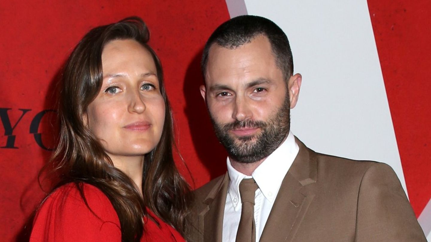 Penn Badgley: Njegova supruga s ponosom pokazuje svoju bebu