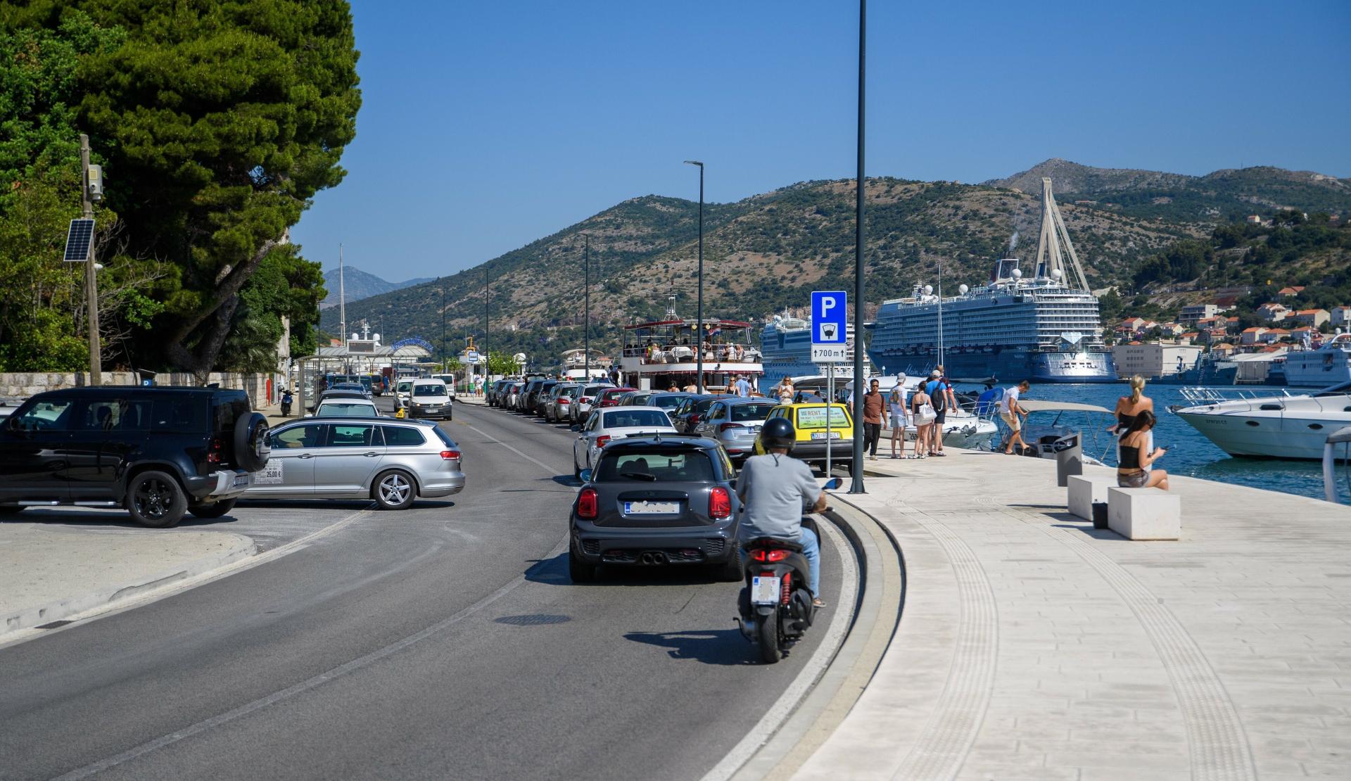 Na dubrovačkom ‘motodromu‘ čim kalma ‘trafik’ eto noćnih gasera:‘Čuju se i s mosta, a tek kad stignu ispred kuće…’