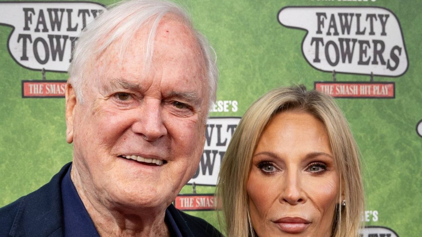 Monty-Python Legenda John Cleese: Rijetki izgled crvenog tepiha sa suprugom