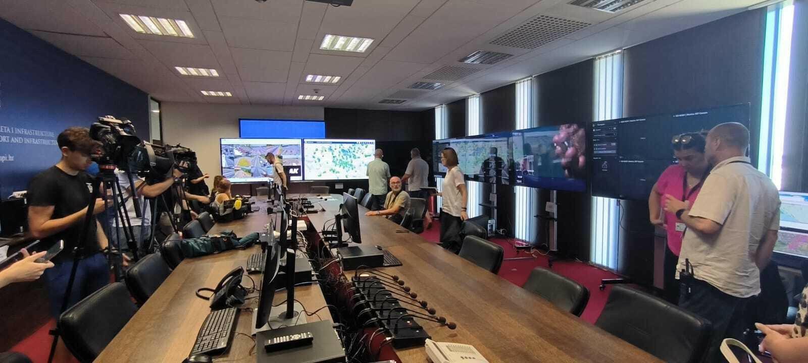 VIDEO Pogledajte kako izgleda MUP-ov stožer za Thompsona: ‘Nikad ovako nešto nismo imali!‘