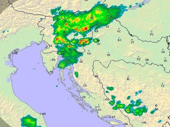 Grmljavinsko nevrijeme prijeti Zagrebu, DHMZ: Budite na oprezu!; Pogledajte stanje na cestama, stvaraju se gužve