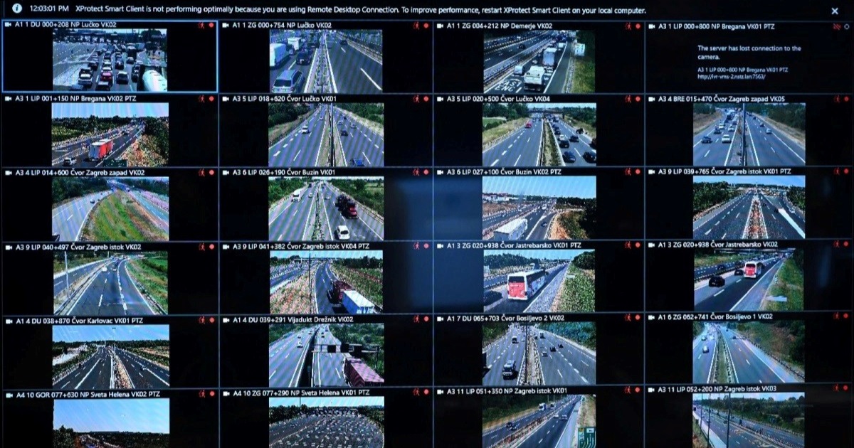U centru puno fanova Thompsona, orilo se: “Evo zore, evo dana.” Pokrenut stožer MUP-a